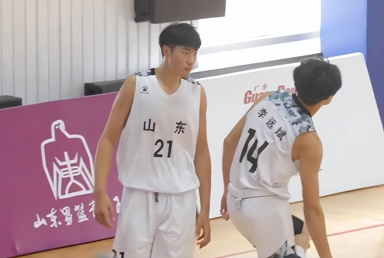 记者批崔永熙闯NBA是自不量力，广厦男篮接触桑普森，马鑫鑫重返山东男篮