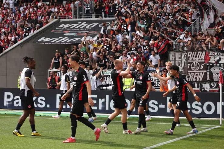 法兰克福击败弗赖堡锁定欧冠席位,后者将征战欧联杯