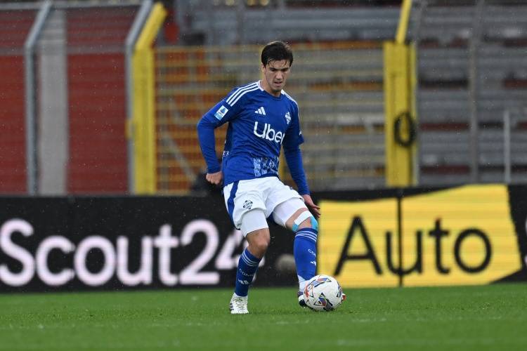 罗马诺：科莫未与曼城就佩罗内转会达协议 科莫可选择续租球员