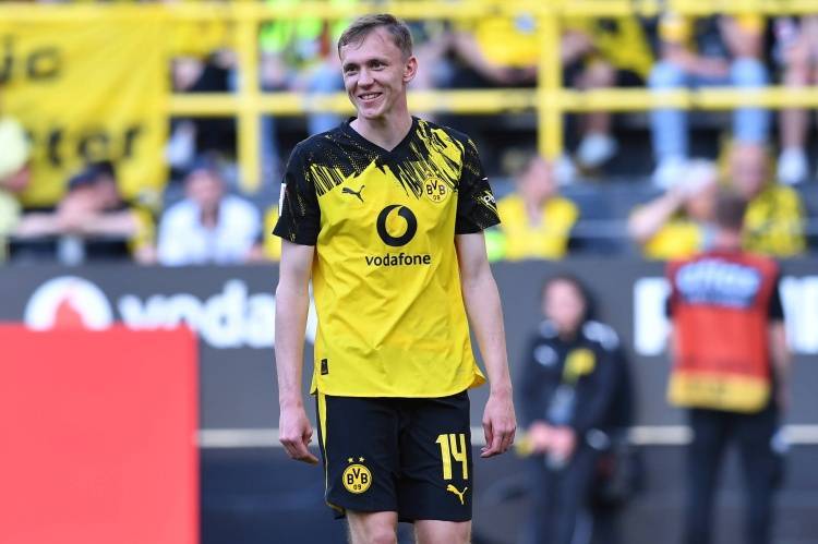 身价2500万图片报：布伦特福德总价7000万欧求购多特前锋拜尔