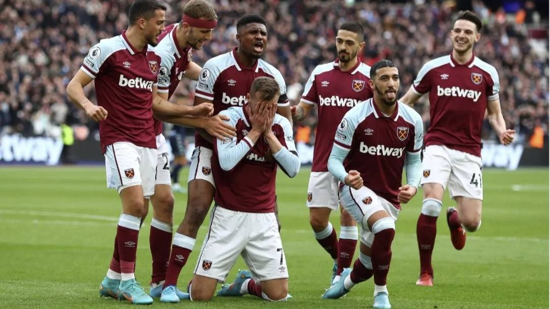 费内巴切炒掉主帅随即引强援，穆里尼奥有望执教英超西汉姆联！